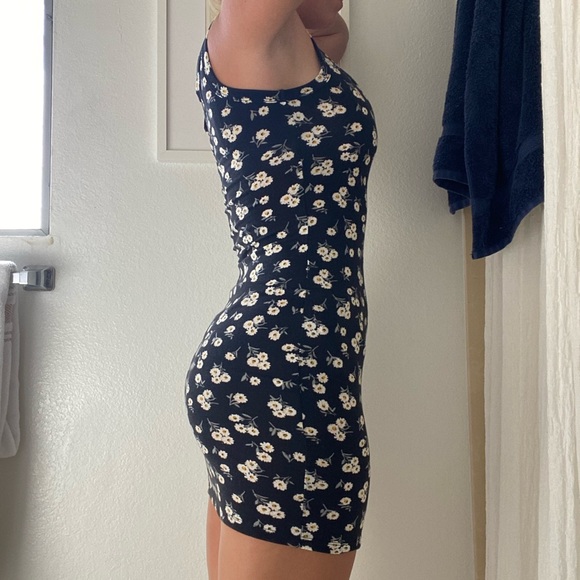 Black floral mini dress - Picture 2 of 5